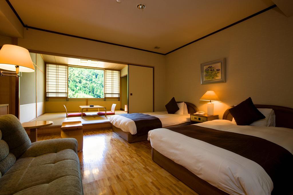 Shinshiyo Hotel Хита Екстериор снимка