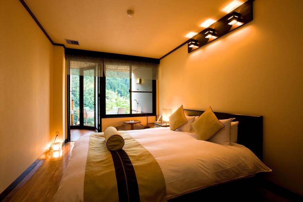 Shinshiyo Hotel Хита Екстериор снимка