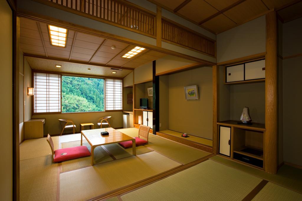 Shinshiyo Hotel Хита Екстериор снимка